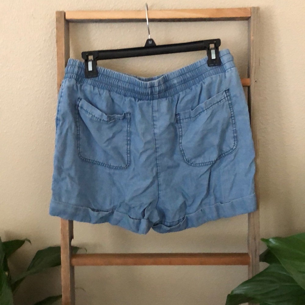 Shorts - Picture 2 of 3